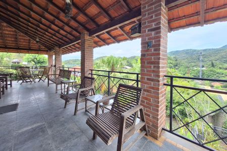 Casa de condomínio à venda com 221m², 3 quartos e 3 vagas Casa de condomínio à venda com 221m², 3 quartos e 3 vagasVaranda da Sala