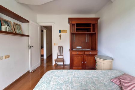 Casa de condomínio à venda com 221m², 3 quartos e 3 vagas Casa de condomínio à venda com 221m², 3 quartos e 3 vagasQuarto 2