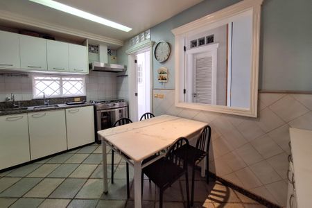 Casa de condomínio à venda com 221m², 3 quartos e 3 vagas Casa de condomínio à venda com 221m², 3 quartos e 3 vagasCozinha