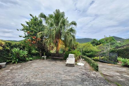 Casa de condomínio à venda com 221m², 3 quartos e 3 vagas Casa de condomínio à venda com 221m², 3 quartos e 3 vagasQuintal