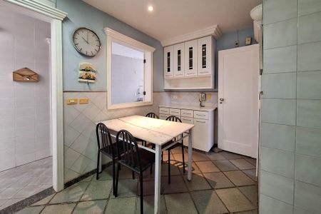 Casa de condomínio à venda com 221m², 3 quartos e 3 vagas Casa de condomínio à venda com 221m², 3 quartos e 3 vagasCozinha