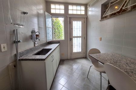 Casa de condomínio à venda com 221m², 3 quartos e 3 vagas Casa de condomínio à venda com 221m², 3 quartos e 3 vagasÁrea de Serviço