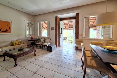 Casa de condomínio à venda com 221m², 3 quartos e 3 vagas Casa de condomínio à venda com 221m², 3 quartos e 3 vagasSala 1