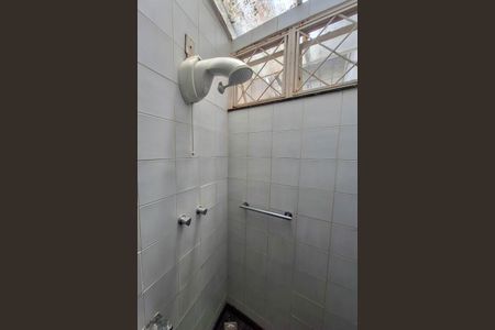 Casa de condomínio à venda com 221m², 3 quartos e 3 vagas Casa de condomínio à venda com 221m², 3 quartos e 3 vagasBanheiro da Suíte 1