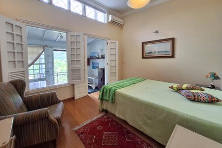 Casa de condomínio à venda com 221m², 3 quartos e 3 vagas Casa de condomínio à venda com 221m², 3 quartos e 3 vagasSuíte 1