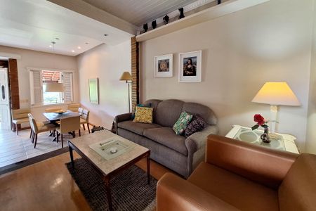 Casa de condomínio à venda com 221m², 3 quartos e 3 vagas Casa de condomínio à venda com 221m², 3 quartos e 3 vagasSala 2