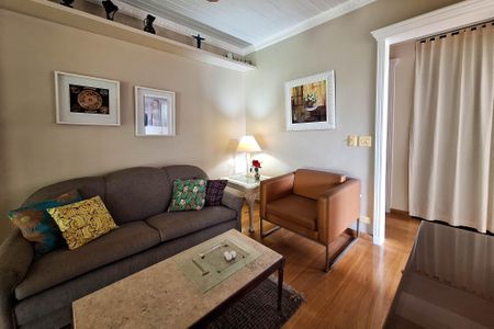 Casa de condomínio à venda com 221m², 3 quartos e 3 vagas Casa de condomínio à venda com 221m², 3 quartos e 3 vagasSala 2