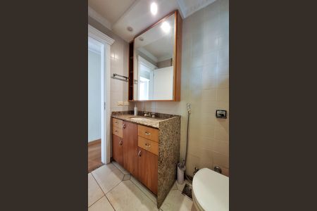 Casa de condomínio à venda com 221m², 3 quartos e 3 vagas Casa de condomínio à venda com 221m², 3 quartos e 3 vagasBanheiro Social