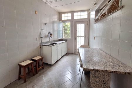 Casa de condomínio à venda com 221m², 3 quartos e 3 vagas Casa de condomínio à venda com 221m², 3 quartos e 3 vagasÁrea de Serviço