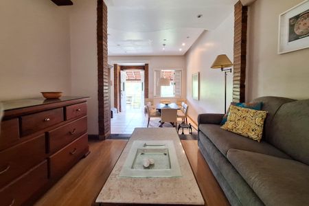 Casa de condomínio à venda com 221m², 3 quartos e 3 vagas Casa de condomínio à venda com 221m², 3 quartos e 3 vagasSala 2