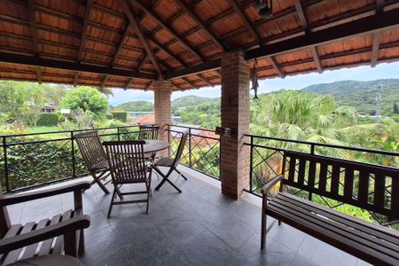 Casa de condomínio à venda com 221m², 3 quartos e 3 vagas Casa de condomínio à venda com 221m², 3 quartos e 3 vagasVaranda da Sala