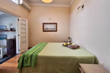 Casa de condomínio à venda com 221m², 3 quartos e 3 vagas Casa de condomínio à venda com 221m², 3 quartos e 3 vagasSuíte 1