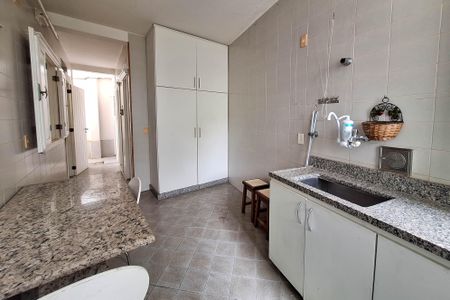 Casa de condomínio à venda com 221m², 3 quartos e 3 vagas Casa de condomínio à venda com 221m², 3 quartos e 3 vagasÁrea de Serviço