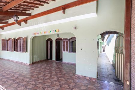 Casa para alugar com 210m², 4 quartos e 2 vagas Casa para alugar com 210m², 4 quartos e 2 vagasEntrada