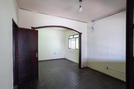 Sala de casa para alugar com 4 quartos, 210m² em Ressaca, Contagem