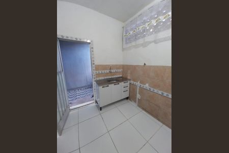 Cozinha de kitnet/studio para alugar com 1 quarto, 25m² em Coelho Neto, Rio de Janeiro