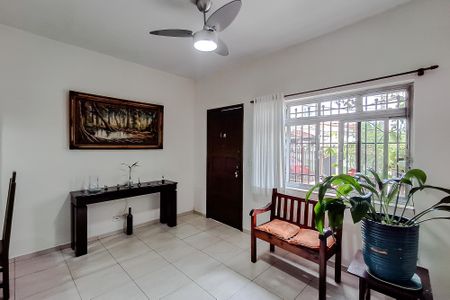 Casa para alugar com 110m², 2 quartos e 2 vagas Casa para alugar com 110m², 2 quartos e 2 vagasSala