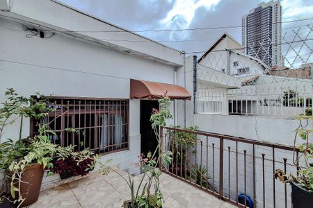 Casa para alugar com 110m², 2 quartos e 2 vagas Casa para alugar com 110m², 2 quartos e 2 vagasVaranda