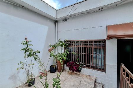 Casa para alugar com 110m², 2 quartos e 2 vagas Casa para alugar com 110m², 2 quartos e 2 vagasVaranda