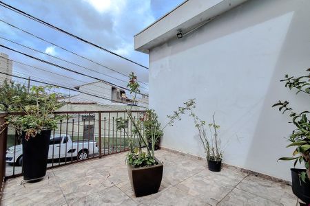 Casa para alugar com 110m², 2 quartos e 2 vagas Casa para alugar com 110m², 2 quartos e 2 vagasVaranda