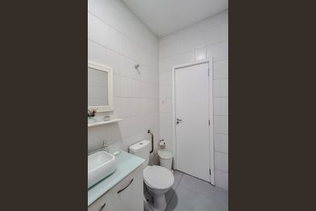 Casa para alugar com 110m², 2 quartos e 2 vagas Casa para alugar com 110m², 2 quartos e 2 vagasBanheiro