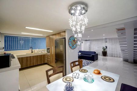 Casa à venda com 3 quartos, 350m² em Vila Carrão, São Paulo