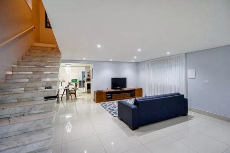 Casa à venda com 3 quartos, 350m² em Vila Carrão, São Paulo