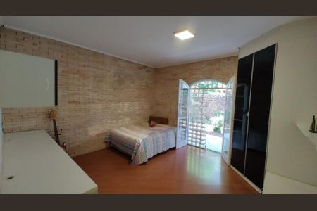 Casa à venda com 3 quartos, 206m² em Interlagos, São Paulo