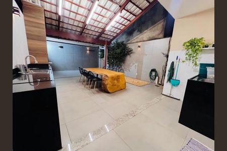 Casa à venda com 3 quartos, 180m² em Rio Branco, Belo Horizonte