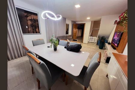 Casa à venda com 3 quartos, 180m² em Rio Branco, Belo Horizonte