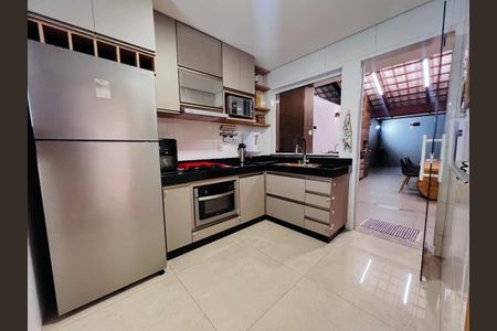 Casa à venda com 3 quartos, 180m² em Rio Branco, Belo Horizonte