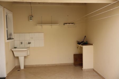 Casa de condomínio para alugar com 119m², 3 quartos e 4 vagasÁrea de Serviço e Churrasqueira 