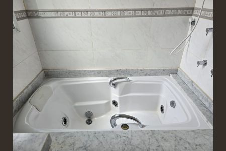 Casa de condomínio para alugar com 119m², 3 quartos e 4 vagas Casa de condomínio para alugar com 119m², 3 quartos e 4 vagasBanheiro da Suíte