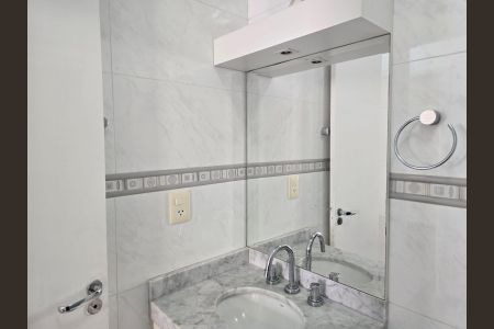 Casa de condomínio para alugar com 119m², 3 quartos e 4 vagas Casa de condomínio para alugar com 119m², 3 quartos e 4 vagasBanheiro Social