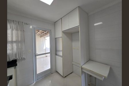 Casa de condomínio para alugar com 119m², 3 quartos e 4 vagas Casa de condomínio para alugar com 119m², 3 quartos e 4 vagasCozinha