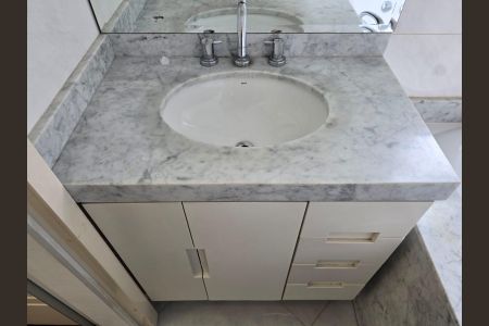 Casa de condomínio para alugar com 119m², 3 quartos e 4 vagas Casa de condomínio para alugar com 119m², 3 quartos e 4 vagasBanheiro da Suíte