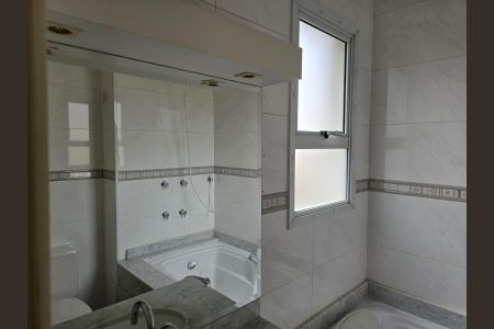 Casa de condomínio para alugar com 119m², 3 quartos e 4 vagas Casa de condomínio para alugar com 119m², 3 quartos e 4 vagasBanheiro da Suíte