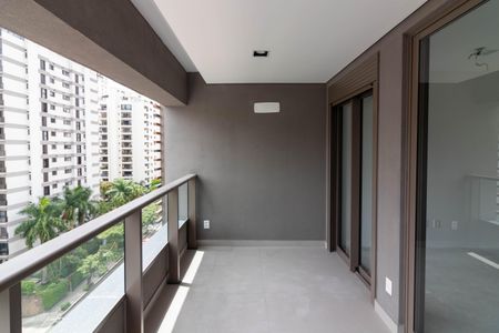 Varanda de apartamento à venda com 3 quartos, 111m² em Moema, São Paulo