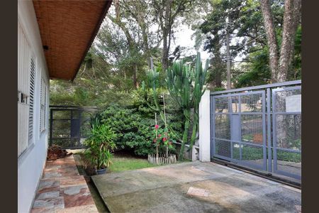 Casa de condomínio à venda com 320m², 3 quartos e 4 vagas