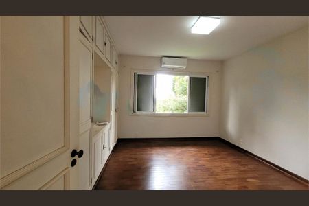 Casa à venda com 3 quartos, 320m² em Santo Amaro, São Paulo