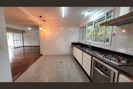 Casa de condomínio à venda com 320m², 3 quartos e 4 vagas