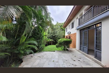 Casa de condomínio à venda com 320m², 3 quartos e 4 vagas