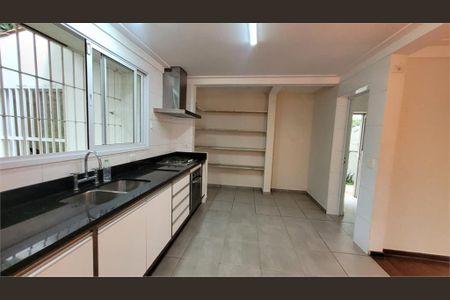 Casa de condomínio à venda com 320m², 3 quartos e 4 vagas