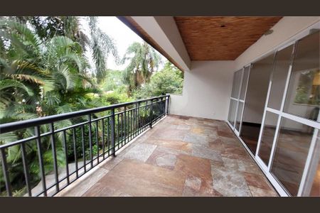 Casa de condomínio à venda com 320m², 3 quartos e 4 vagas