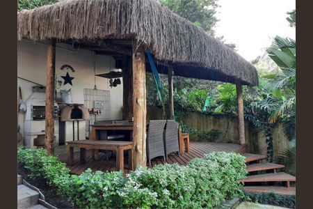 Casa de condomínio à venda com 320m², 3 quartos e 4 vagas