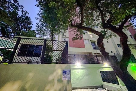 Apartamento para alugar com 120m², 2 quartos e 2 vagasFachada com Plaquinha