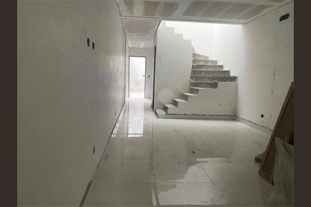 Casa à venda com 3 quartos, 106m² em Jardim Sabara, São Paulo