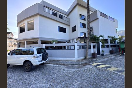 Casa de condomínio à venda com 300m², 4 quartos e 2 vagasFachada
