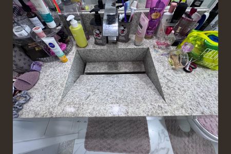 Casa de condomínio à venda com 300m², 4 quartos e 2 vagasSuíte 2 - Banheiro