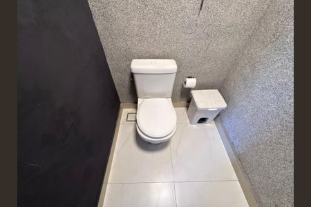 Casa de condomínio à venda com 300m², 4 quartos e 2 vagasLavabo
